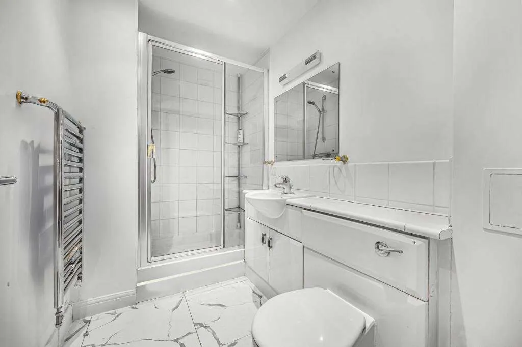 Hanover Avenue, London, E16, photo 10