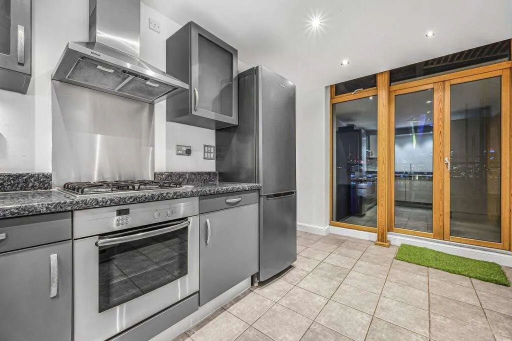 Hanover Avenue, London, E16, photo 4