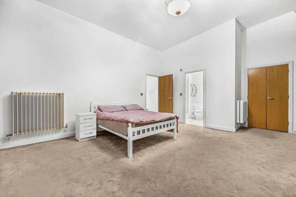 Hanover Avenue, London, E16, photo 12