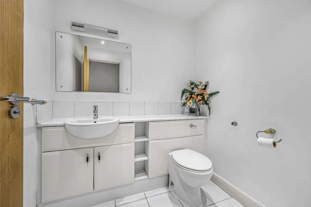 Hanover Avenue, London, E16, photo 16