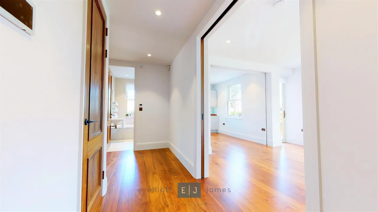 Connaught Avenue, Loughton, IG10, photo 5