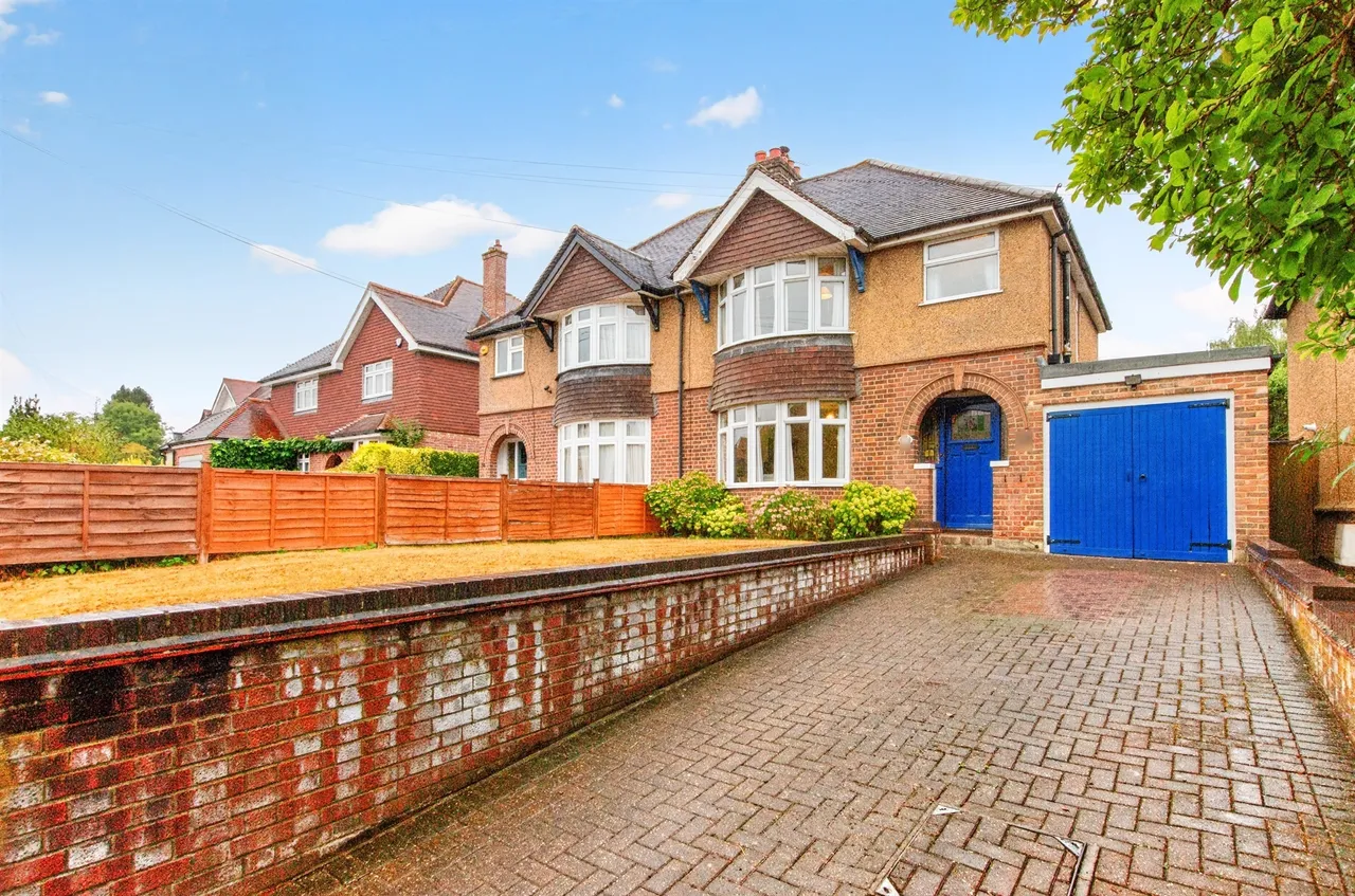 3 bed house for sale — Crabtree Lane, Harpenden