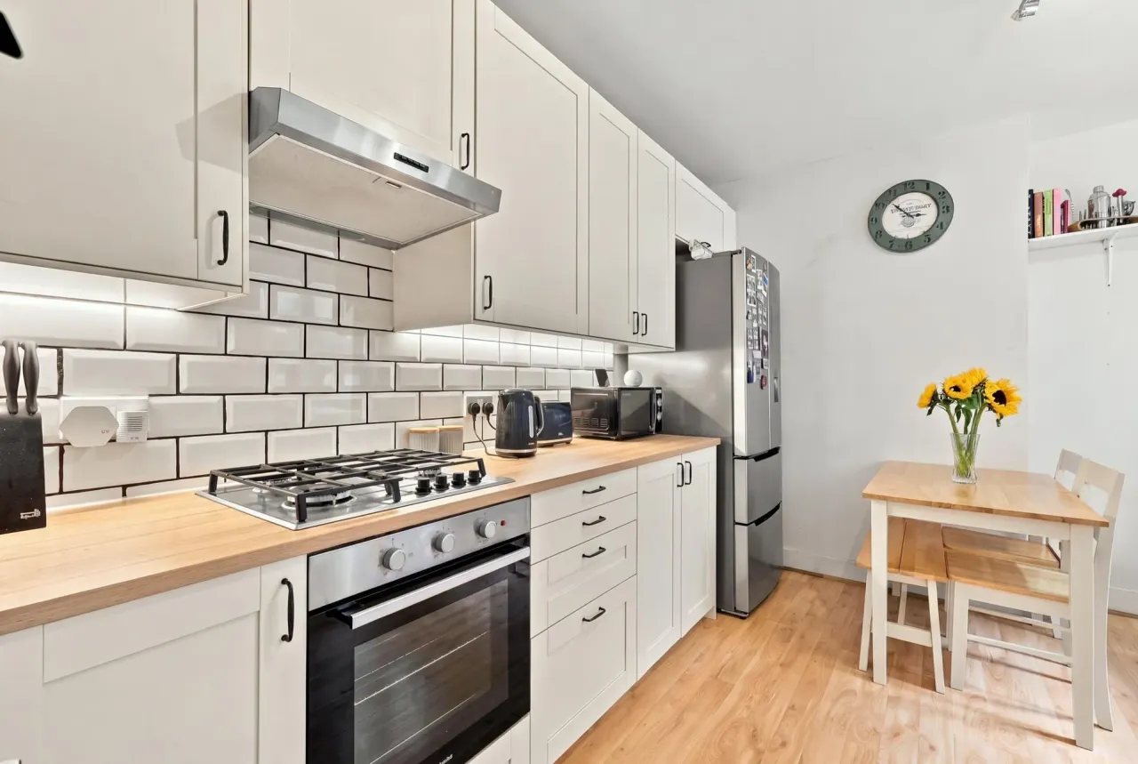 High Road, Leyton, E10, photo 4