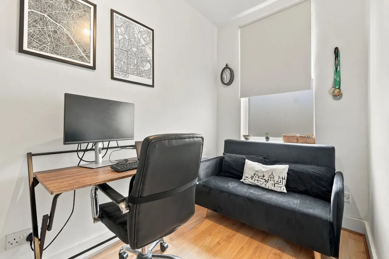 High Road, Leyton, E10, photo 12