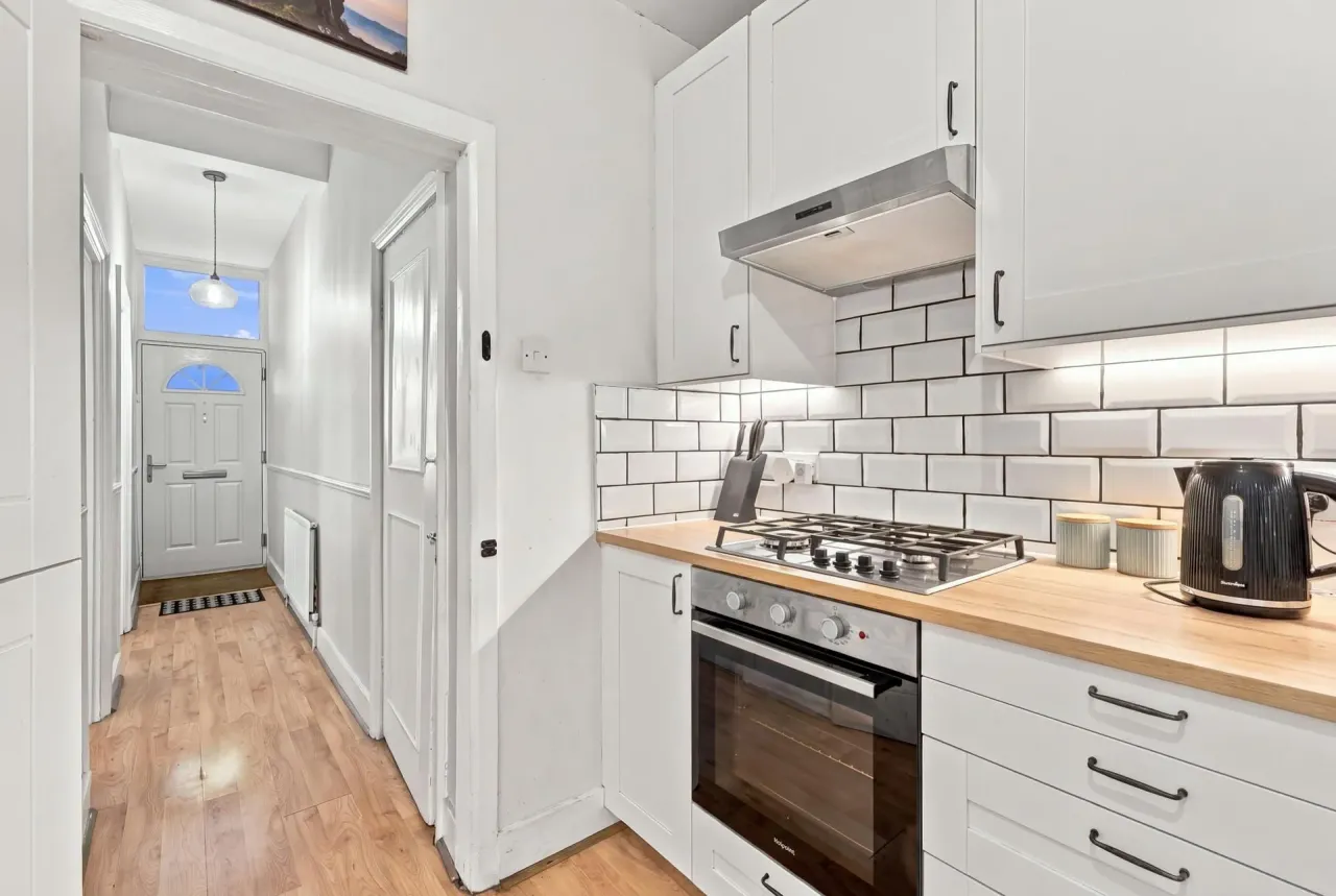High Road, Leyton, E10, photo 6