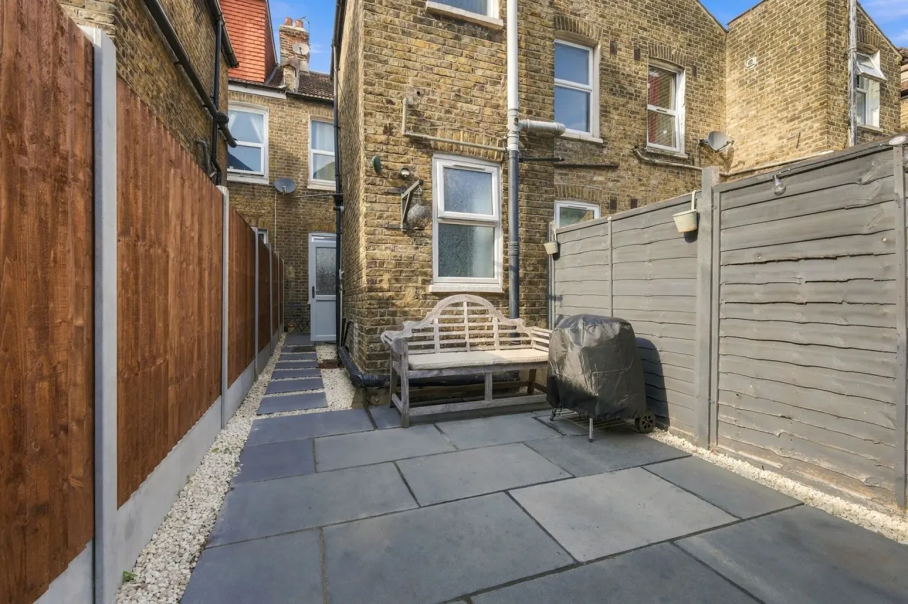 High Road, Leyton, E10, photo 18