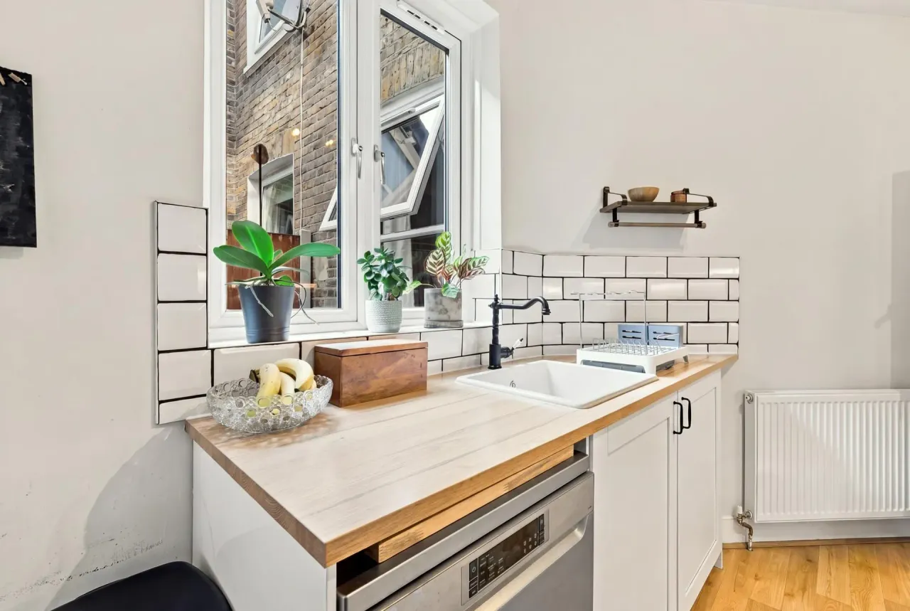 High Road, Leyton, E10, photo 7