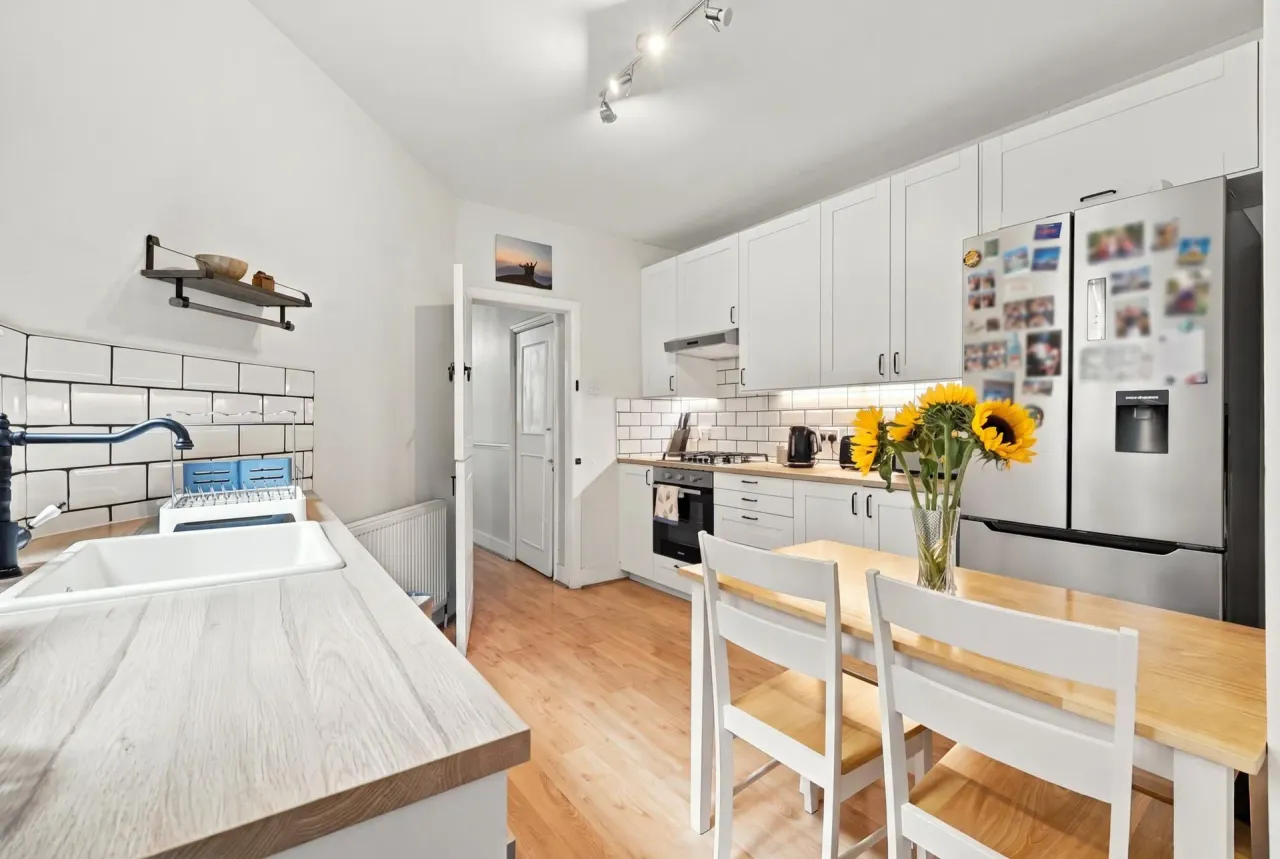 High Road, Leyton, E10, photo 8