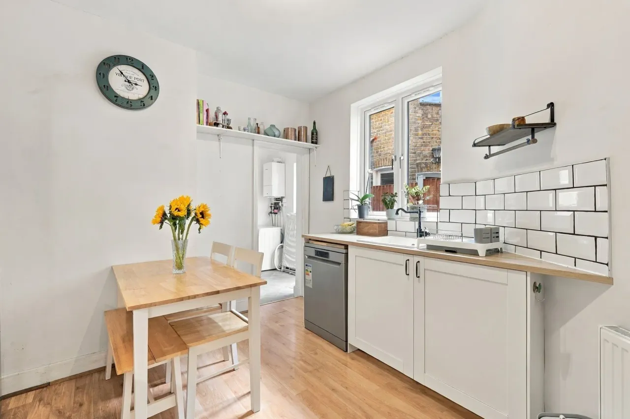 High Road, Leyton, E10, photo 5