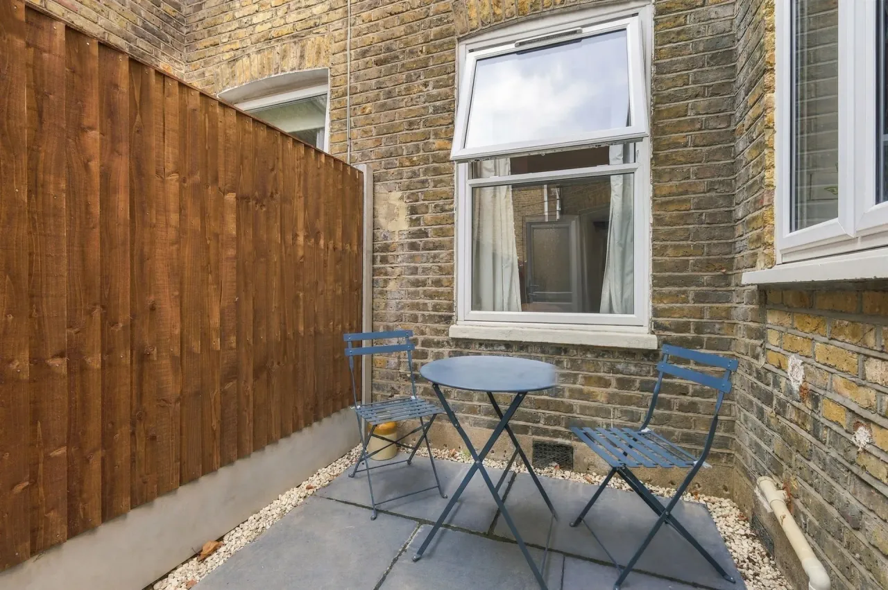 High Road, Leyton, E10, photo 15