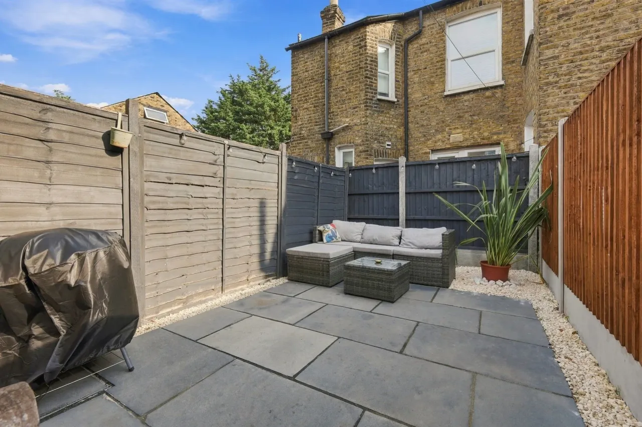 High Road, Leyton, E10, photo 16