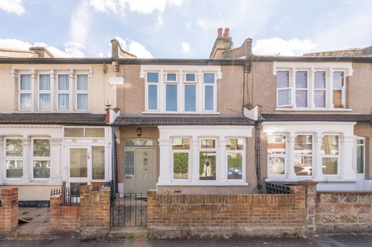 3 bed house for sale — 76 Estcourt Road, London