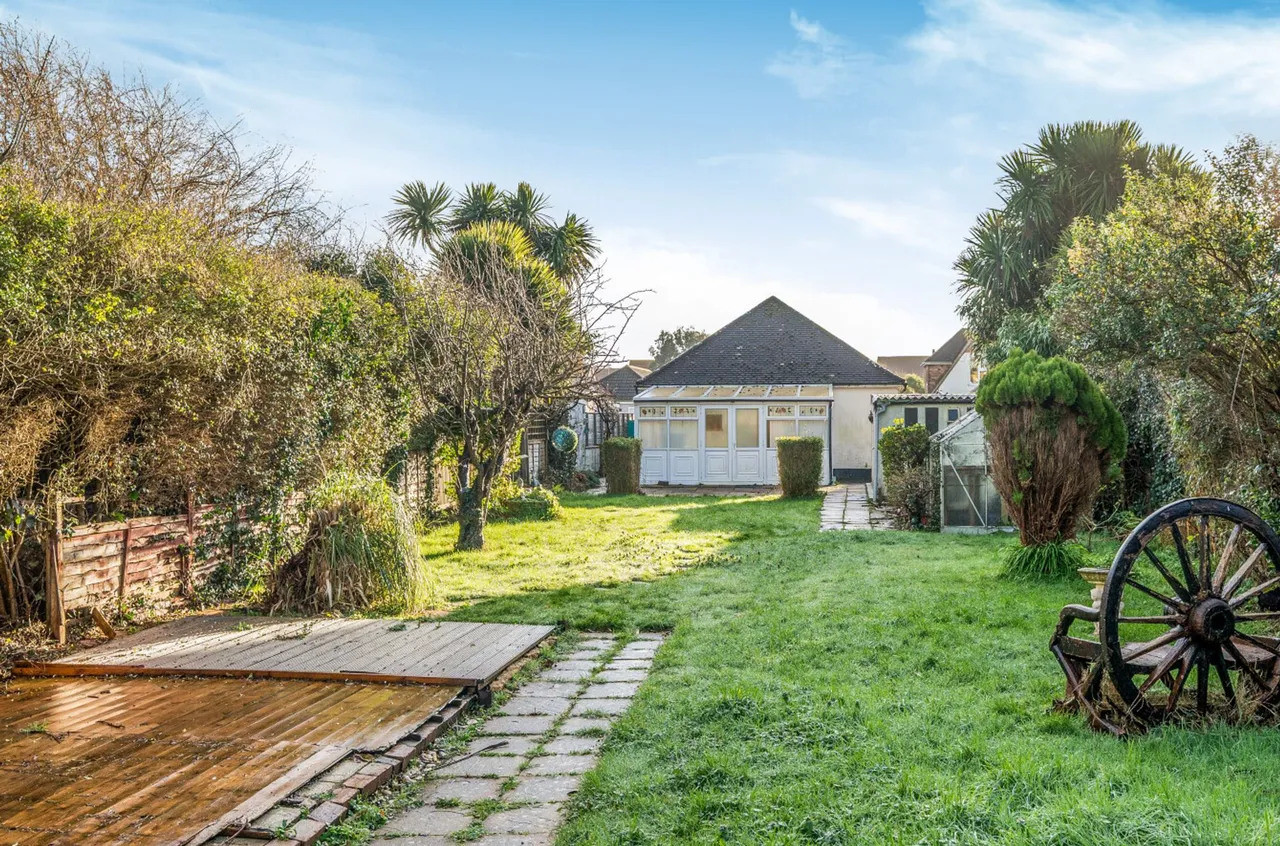 1 bed property for sale, Garden Avenue, Bracklesham Bay, PO20