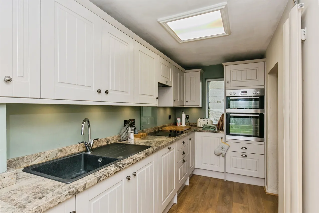 New Road, Alton, Stoke-On-Trent, photo 6