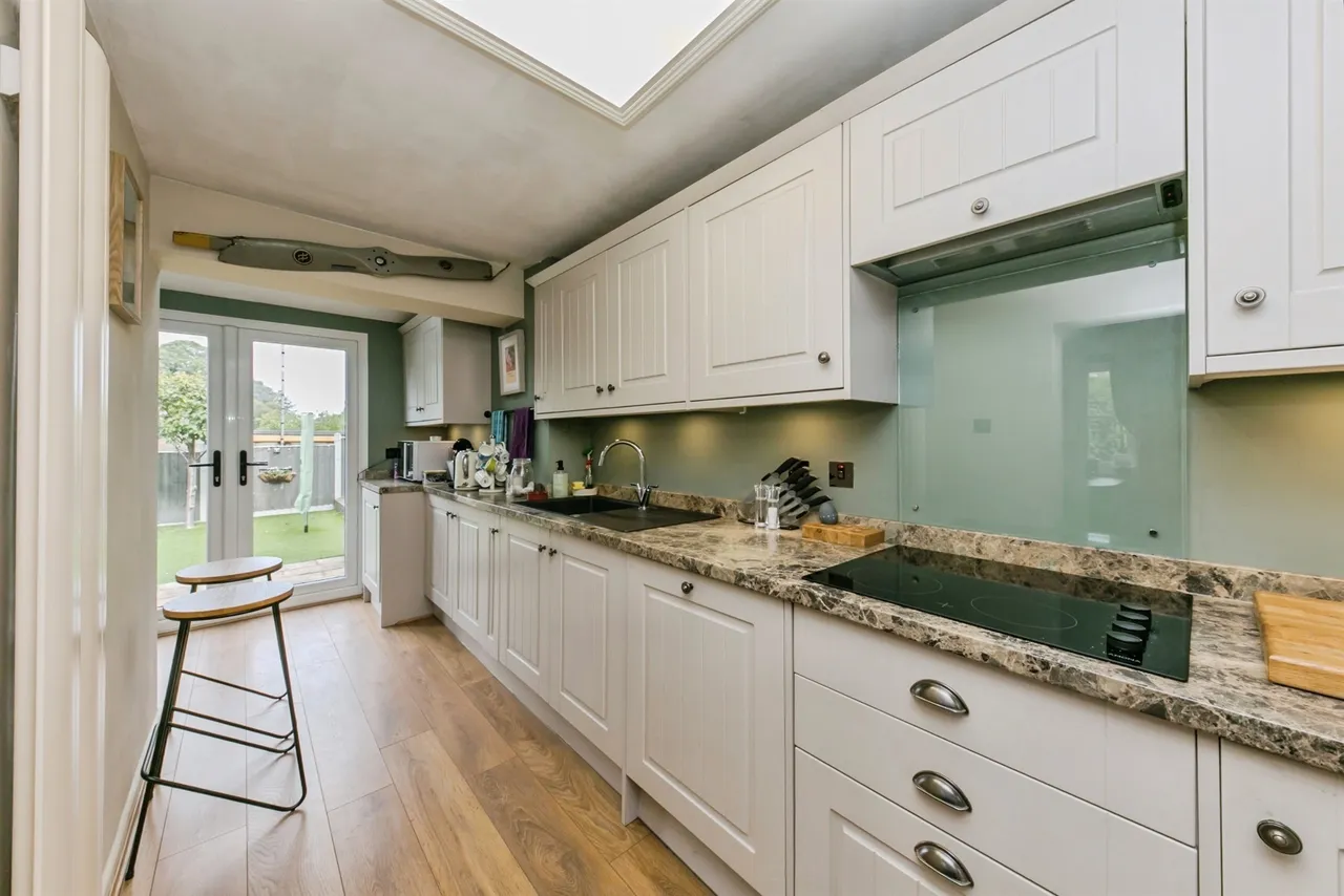 New Road, Alton, Stoke-On-Trent, photo 7