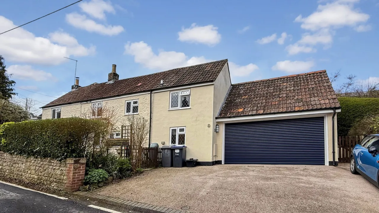 4 bed house for sale — King Street, Warminster