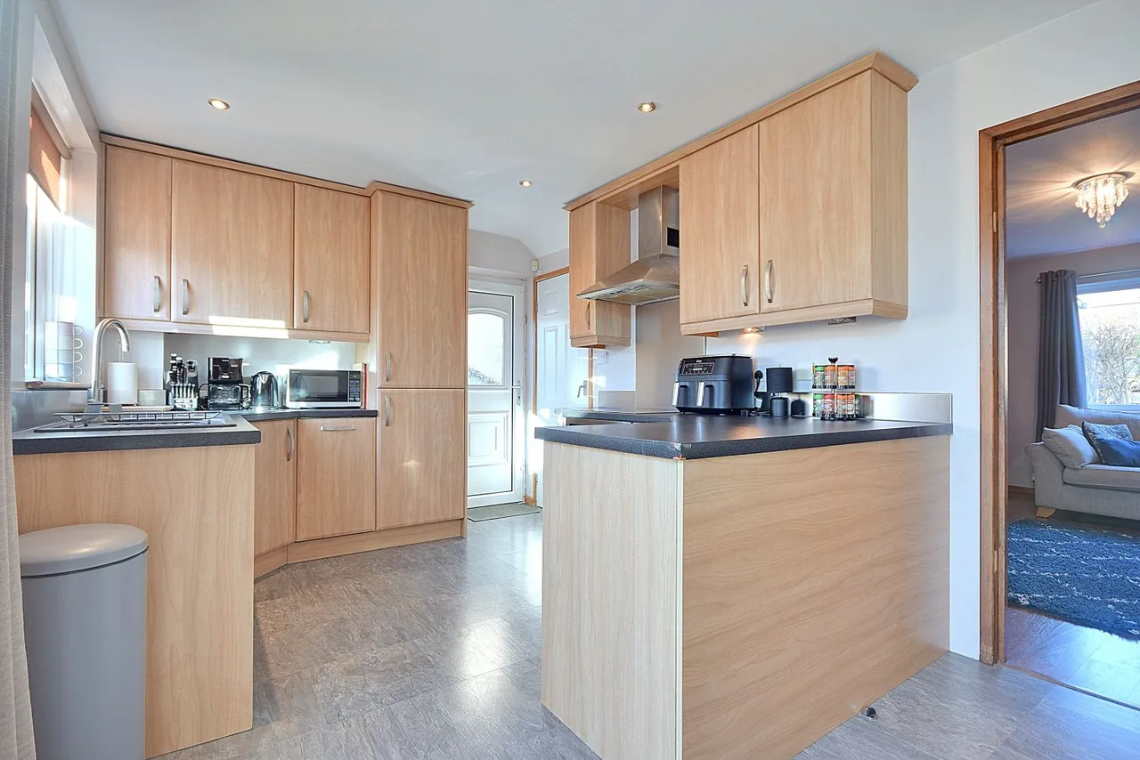 Lilac Close, Clifton, HD6, photo 2