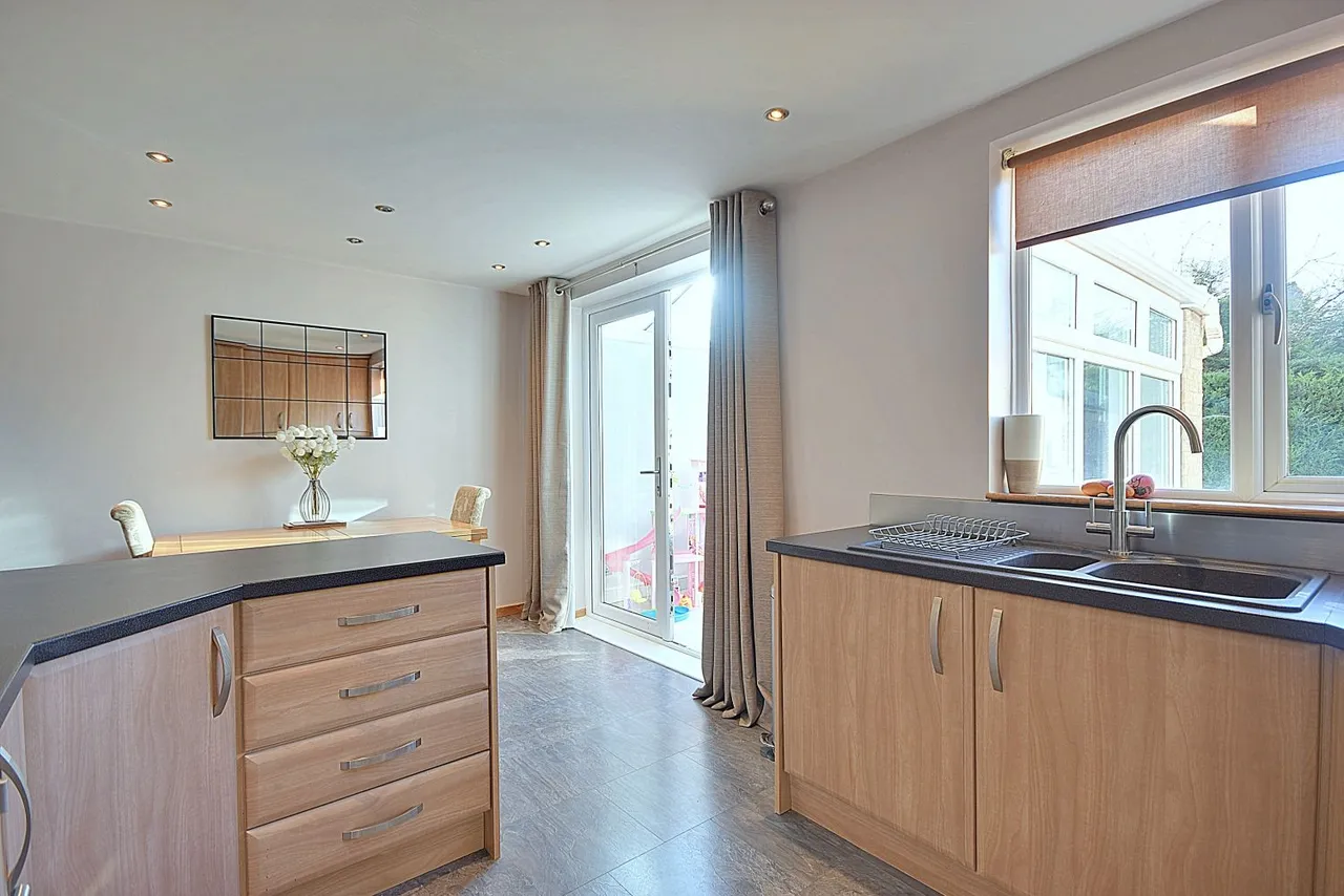 Lilac Close, Clifton, HD6, photo 6
