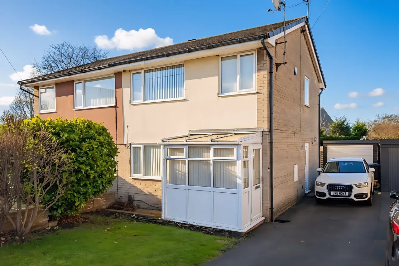 3 bed house for sale, Lilac Close, Clifton, HD6