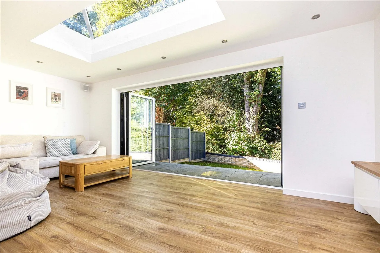 St. Georges Close, Highcliffe, BH23, photo 3