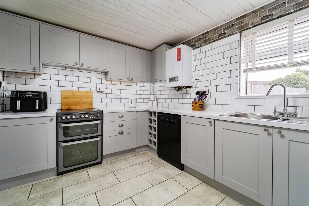 Croft Avenue, Milford Haven, SA73, photo 3
