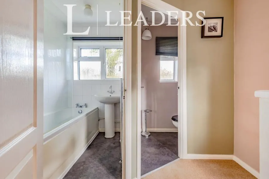 The Meadow, Copthorne, RH10, photo 8