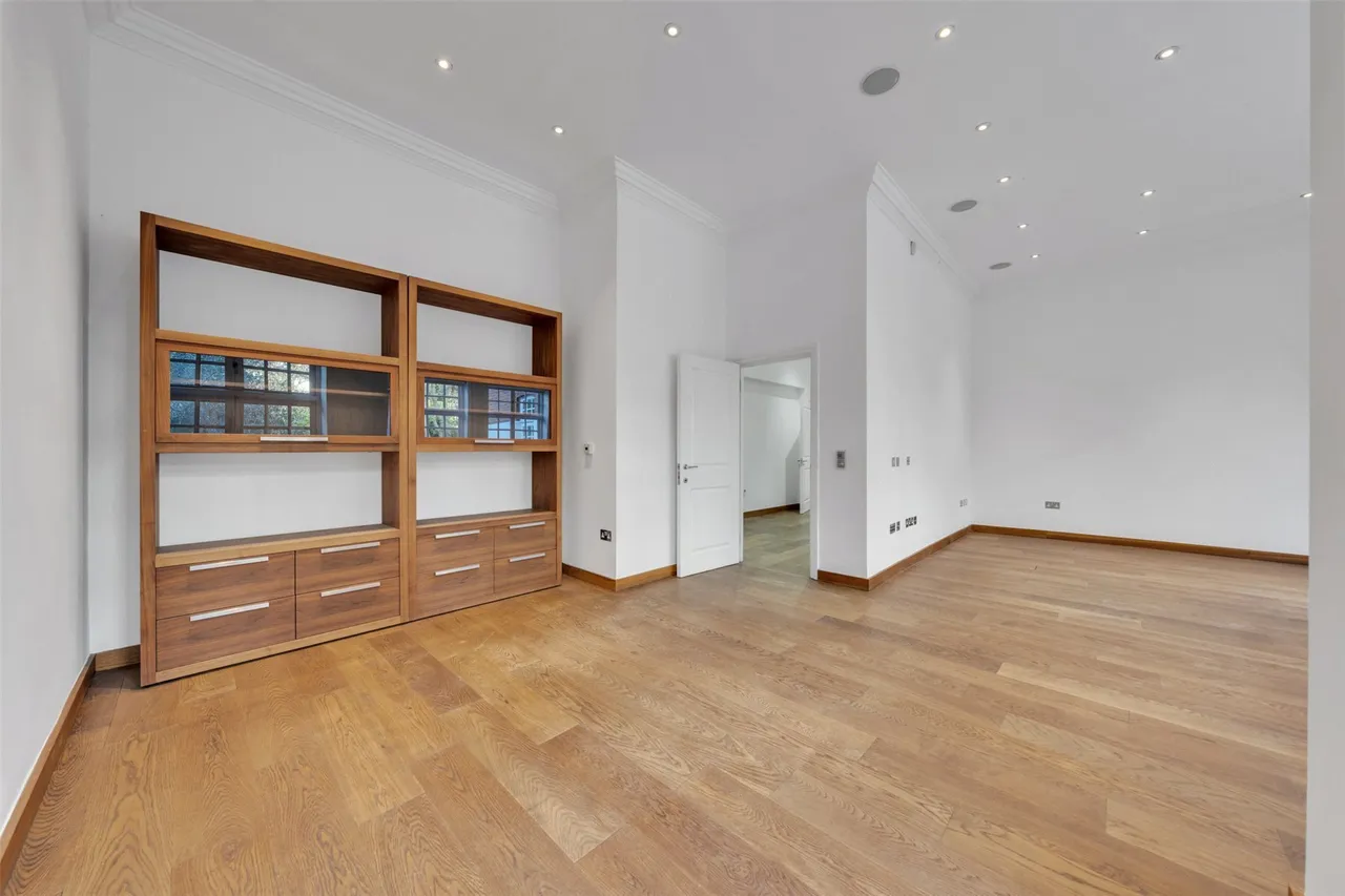 Bracknell Gardens, London, NW3, photo 3
