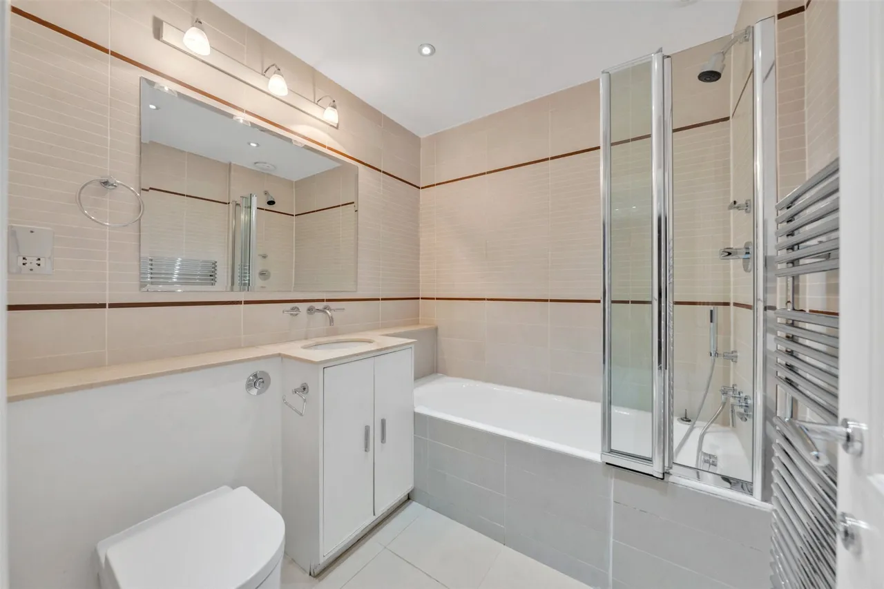 Bracknell Gardens, London, NW3, photo 12
