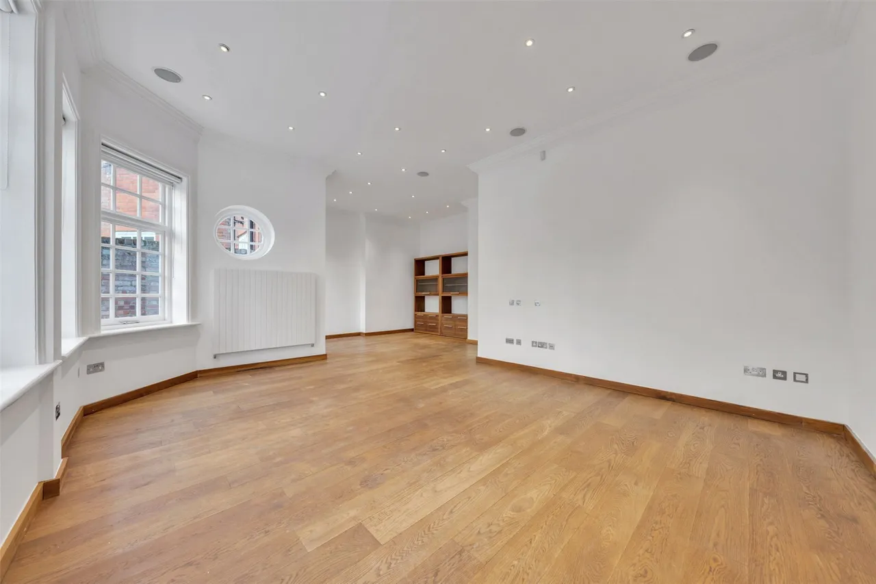 Bracknell Gardens, London, NW3, photo 2