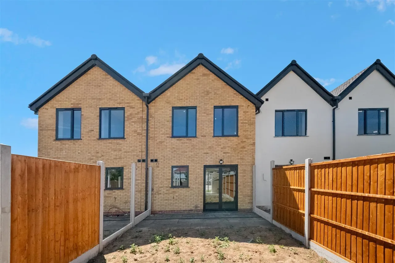 Field Road, Feltham, photo 11