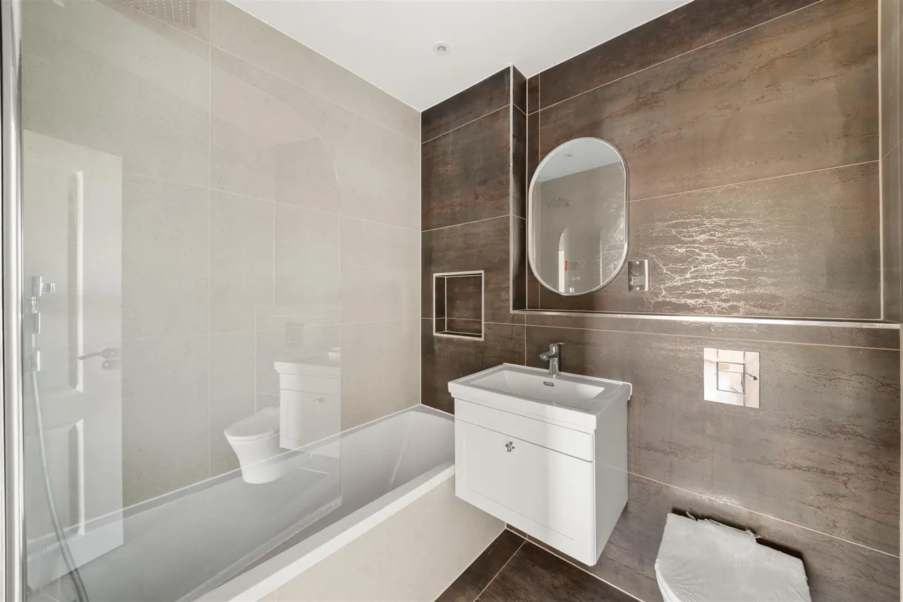 Field Road, Feltham, photo 10
