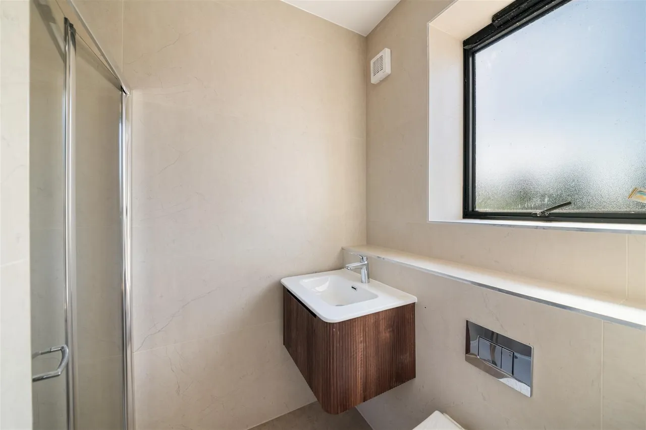 Field Road, Feltham, photo 8