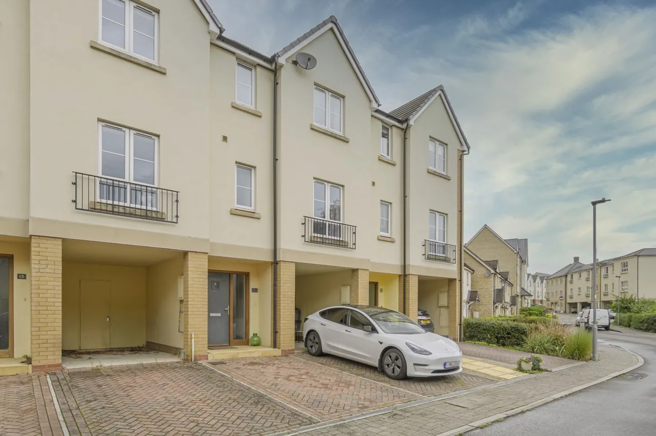 4 bed house for sale, Sir Bernard Lovell Road, Malmesbury, SN16
