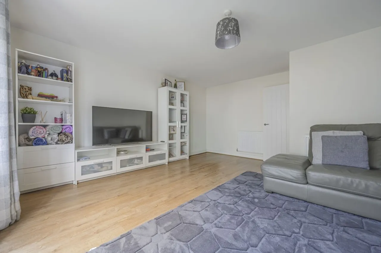Sir Bernard Lovell Road, Malmesbury, SN16, photo 4