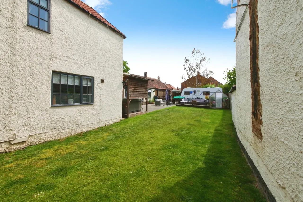 Main Street, Hemingbrough, YO8, photo 21