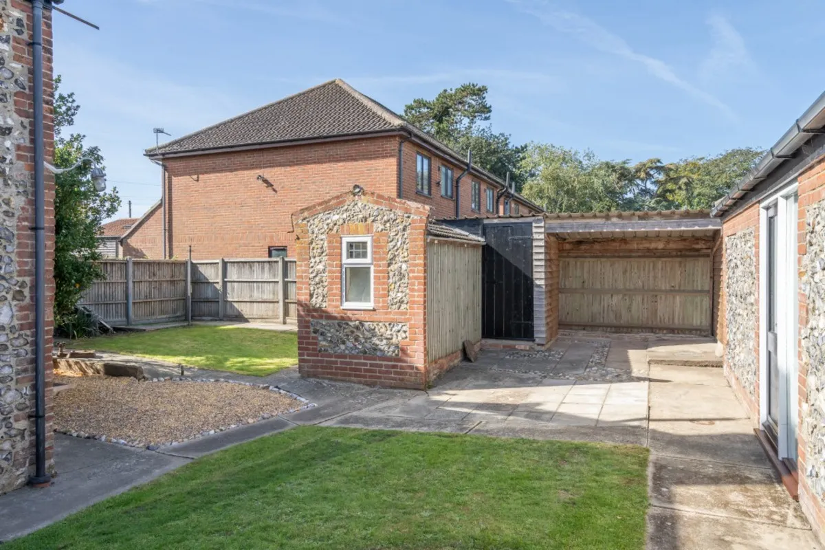 South Walsham Road, Acle, NR13, photo 26
