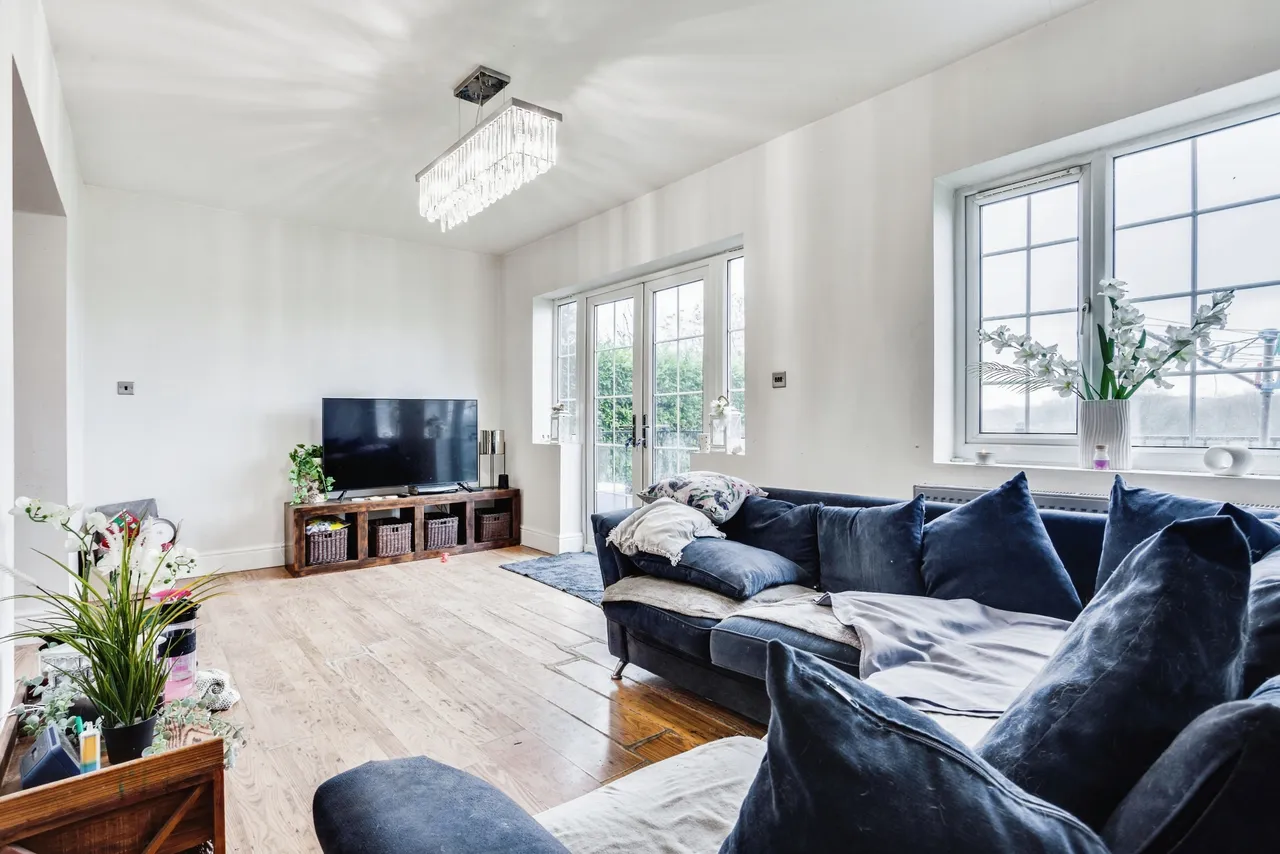 Leeds Road, Dewsbury, WF12, photo 3