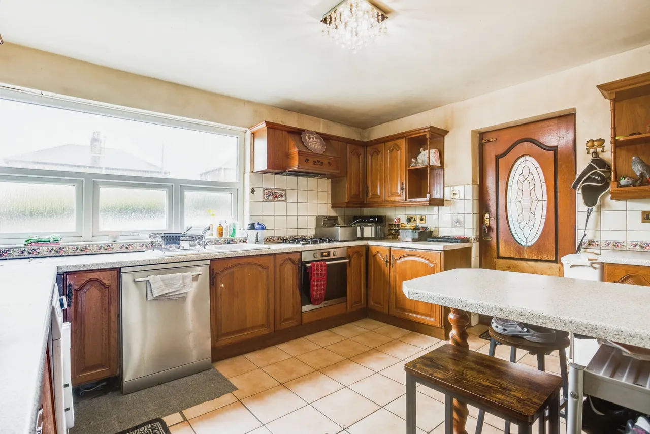 Leeds Road, Dewsbury, WF12, photo 5