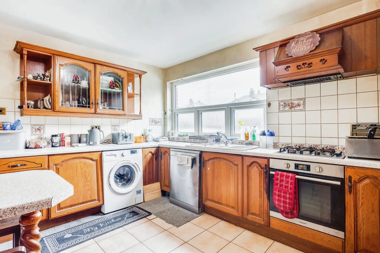 Leeds Road, Dewsbury, WF12, photo 6