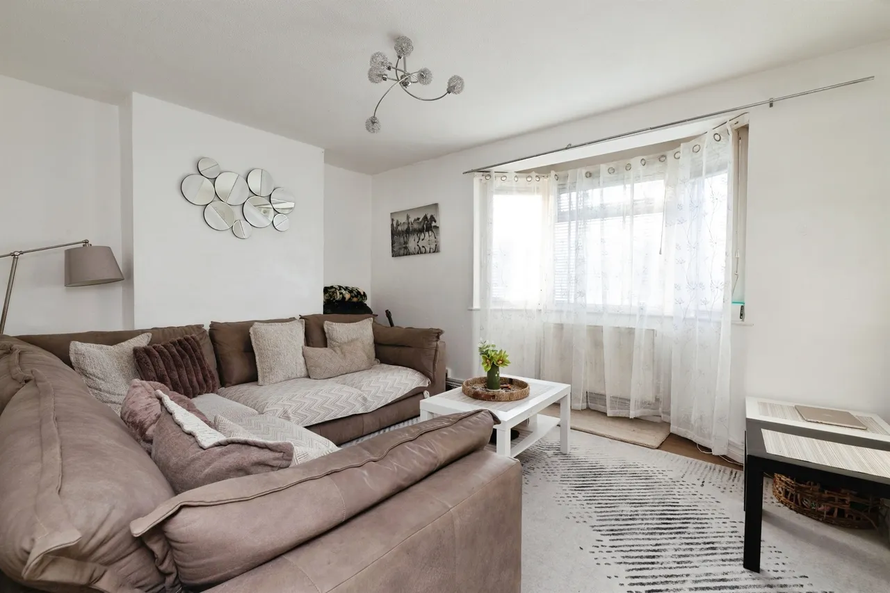 Alfreds Gardens, Barking, photo 2