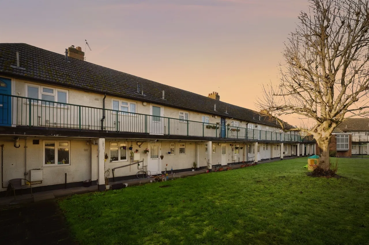 Alfreds Gardens, Barking, photo 10