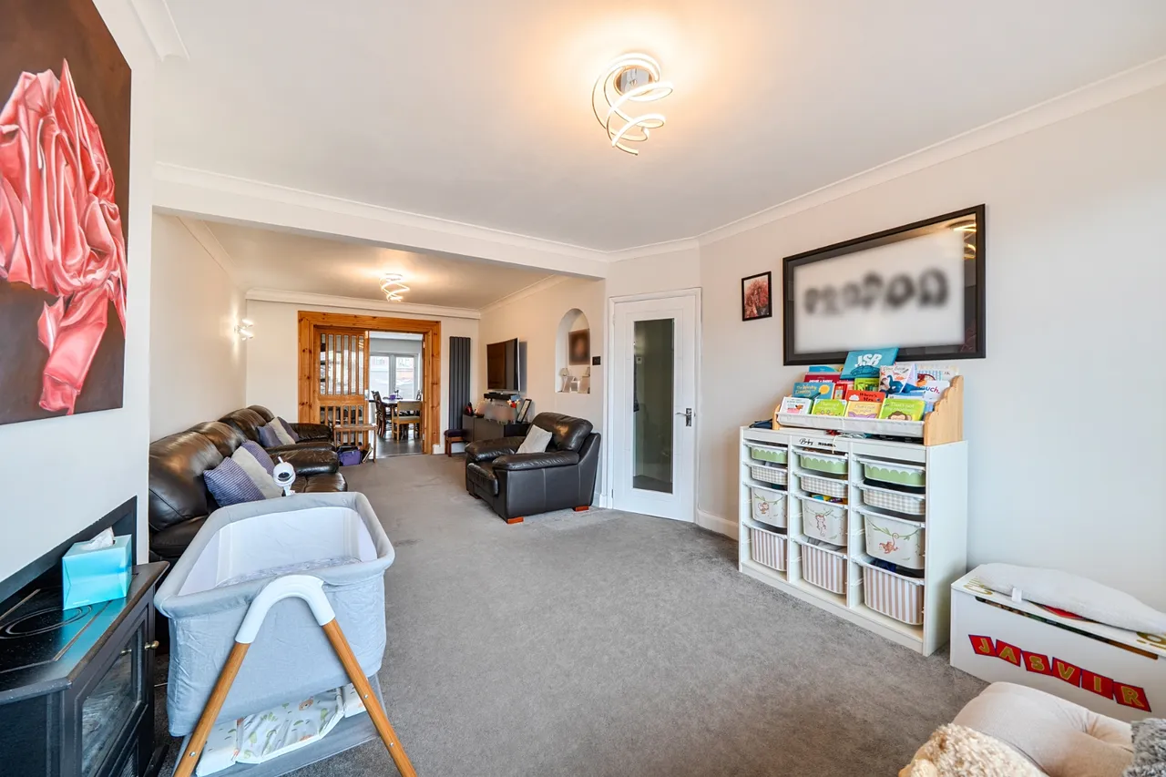 Oxford Gardens, Denham, UB9, photo 3