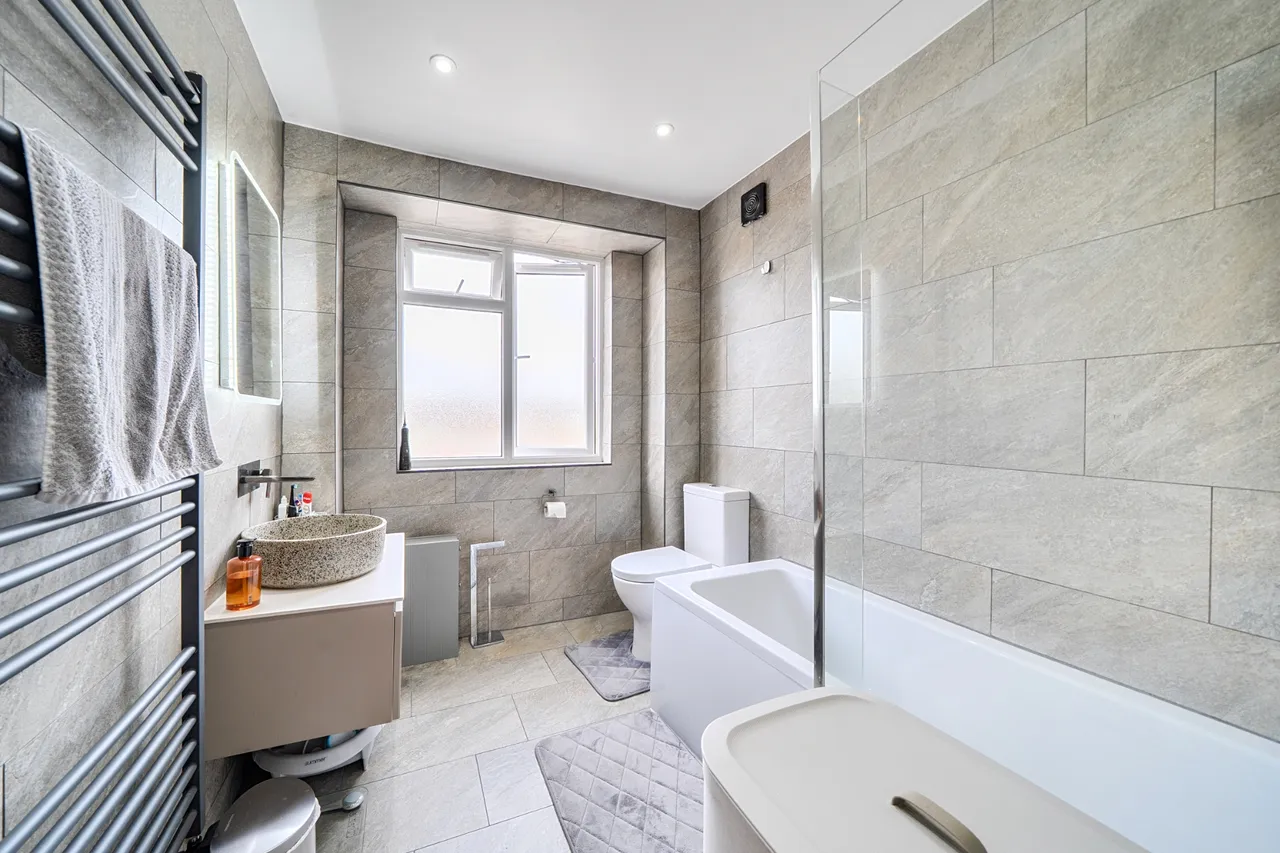 Oxford Gardens, Denham, UB9, photo 11