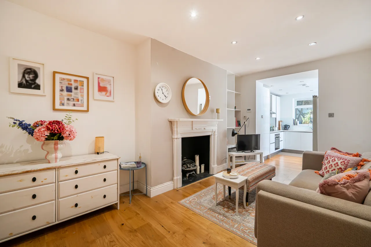 2 bed flat for sale — 12a Redcliffe Gardens, London