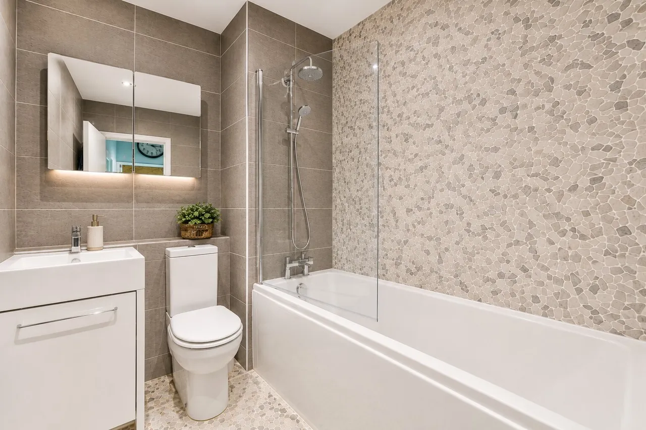 Clapham Common North Side, London, SW4, photo 6