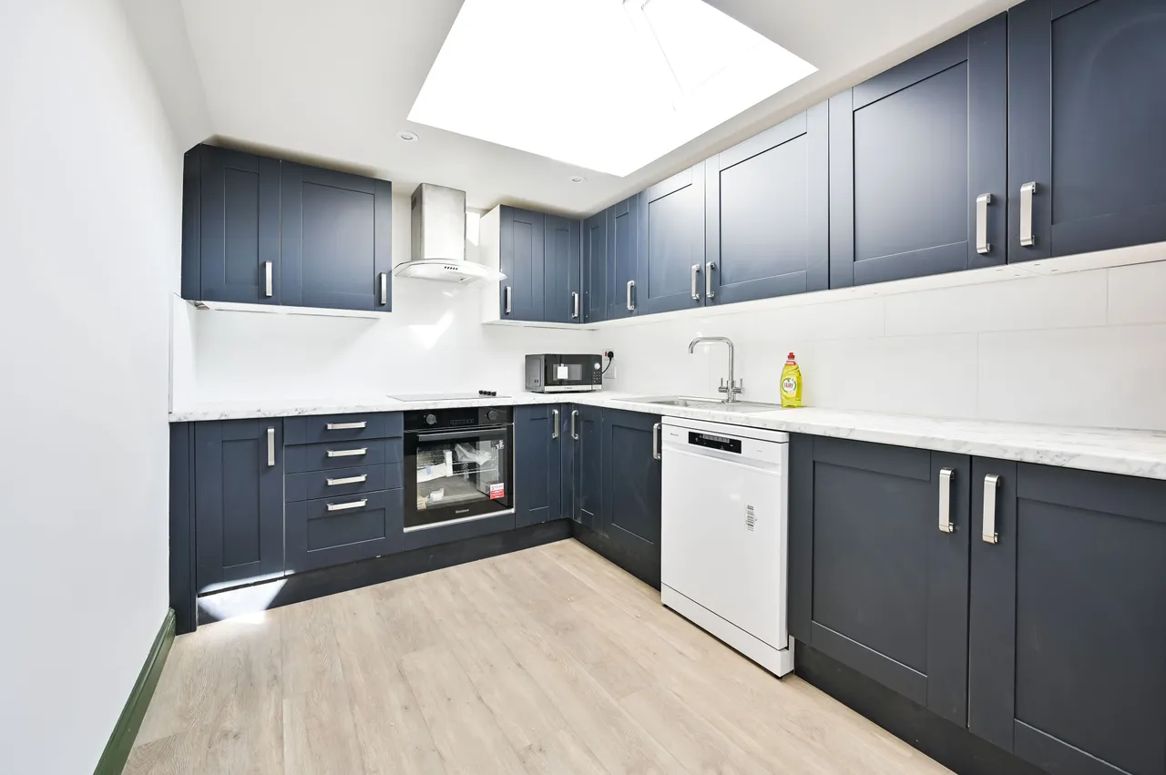 Room 2, Flat B, 152 Clapham High Street, London, photo 4