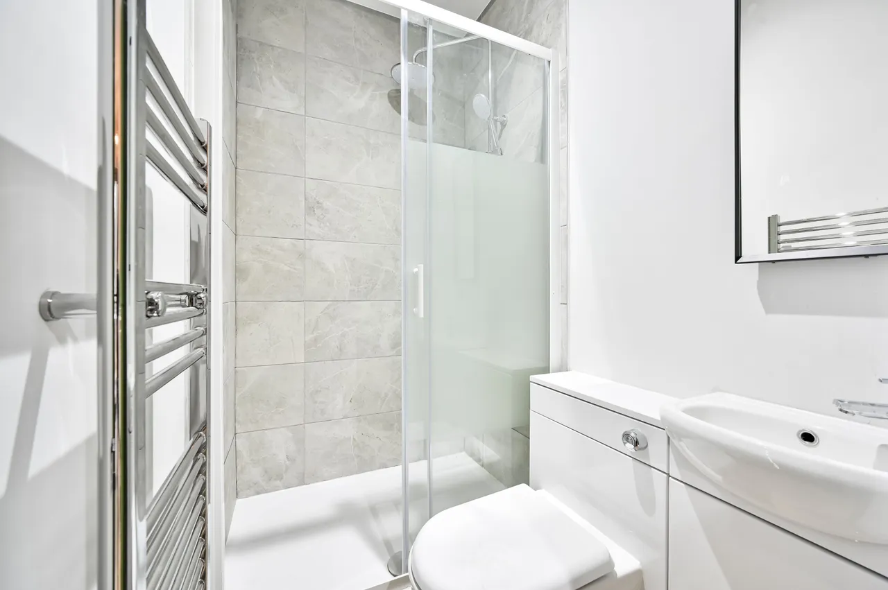 Room 2, Flat B, 152 Clapham High Street, London, photo 2