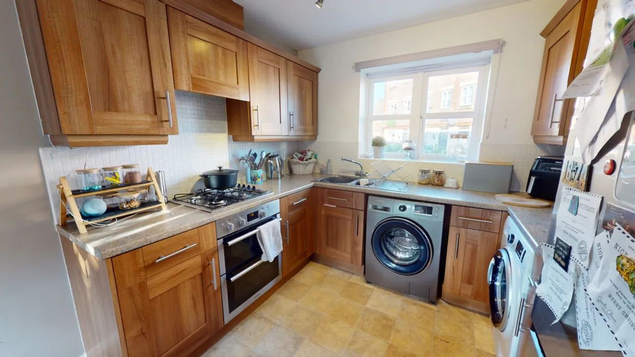 Persimmon Gardens, Cheltenham, Glos, photo 4