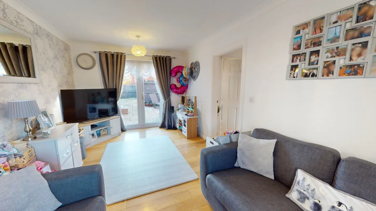 Persimmon Gardens, Cheltenham, Glos, photo 7