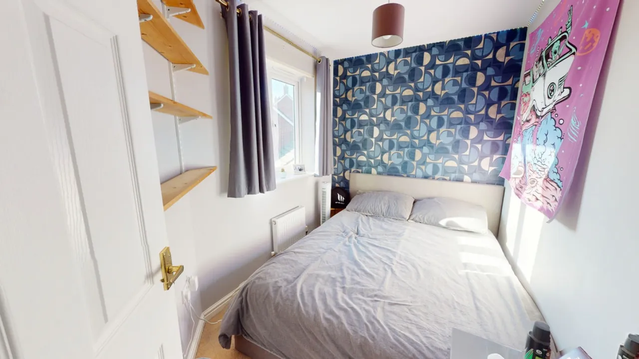 Persimmon Gardens, Cheltenham, Glos, photo 12
